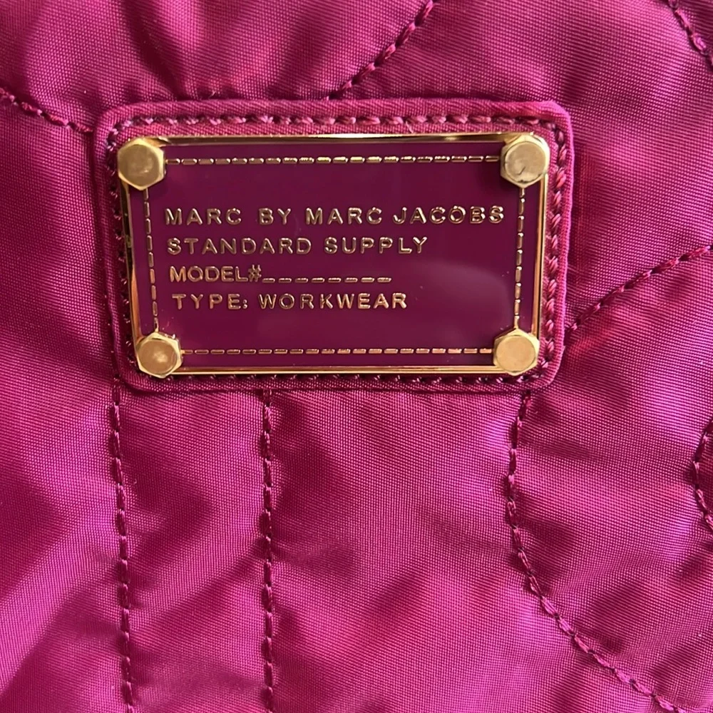 Marc Jacobs laptop/ipad case in pink. Great condition.